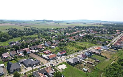 stavební pozemek s projektem rodinného domu 1547