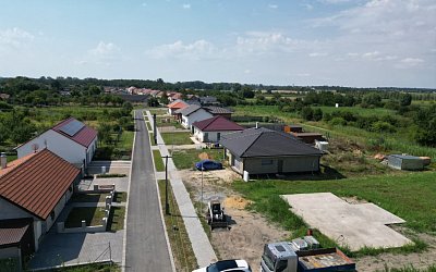 stavební pozemek s projektem rodinného domu 1544