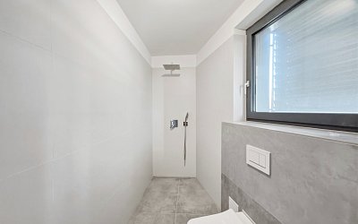 Prodej bytu 2+kk, 61 m², parkovací místo na uzavřeném dvoře 2303