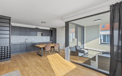 Prodej bytu 3+kk, 72 m², terasa 7 m², sklep 5 m², garážové stání – Mikulov 2283