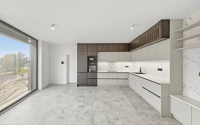 Prodej bytu 2+kk, 61 m², parkovací místo na uzavřeném dvoře 2300
