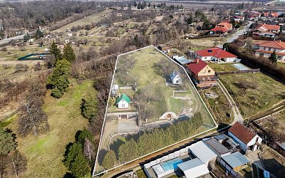 Stavební pozemek s vinným sklepem - Valtice 2382