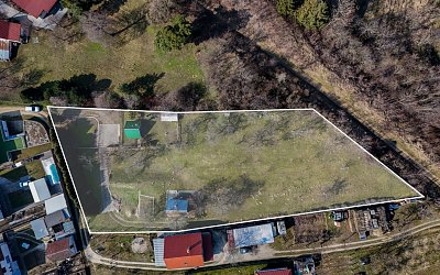 Stavební pozemek s vinným sklepem - Valtice 2381